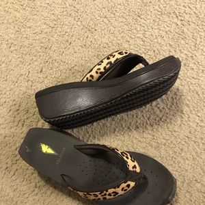 Women’s size 7 Volatile sandal. VGUC